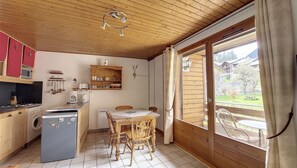 Fridge, microwave, oven, coffee/tea maker