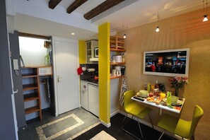 Dining - E4DG Sunset (París)