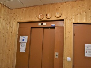 Interior - Mountain Studio, 4 Sleeps, Ski-In/Ski-Out, Free Parking, Risoul 1850 (Risoul)