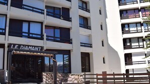 A multi-story hotel with a sign reading "LE DIAMANT" at the entrance. - Mountain Studio, 4 Sleeps, Ski-In/Ski-Out, Free Parking, Risoul 1850 (Risoul)