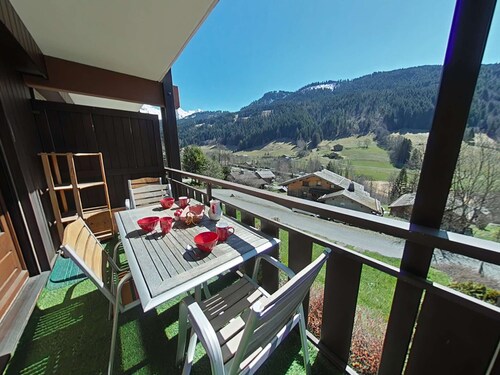 Apt 2 rooms, sleeps 6, 900m to cable car, parking