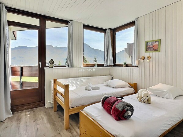 3 camere
