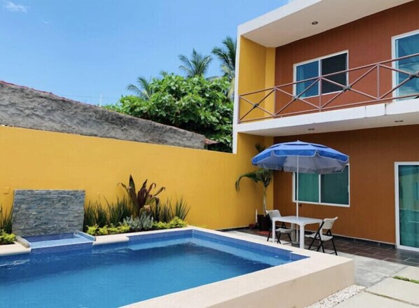 Pool - Casa Bugambilias, 1 and a half blocks from the beach (la peñita de jaltemba)