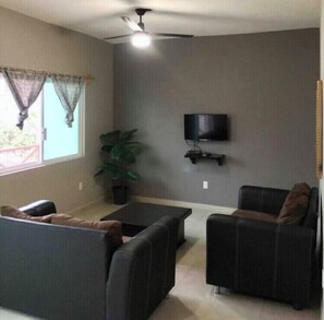 Smart TV - Casa Bugambilias, 1 and a half blocks from the beach (la peñita de jaltemba)