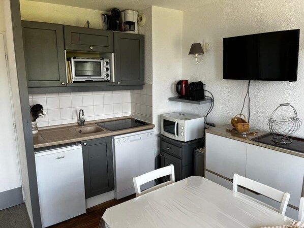 Fridge, microwave, oven, dishwasher