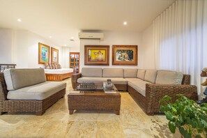 Smart TV, DVD player, books, stereo