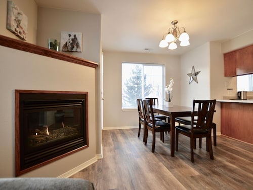 "The Whisk Away" Condo- CLEAN & COMFORTABLE!