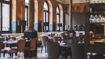 Free daily cooked-to-order breakfast