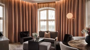 Suite Holberg | Egyptian cotton sheets, premium bedding, pillow-top beds, minibar