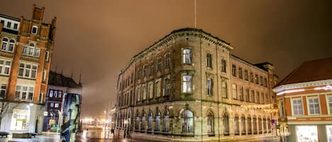 Façade de l’hébergement - soirée/nuit