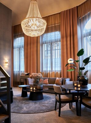 Suite Peer Gynt | 埃及棉床单、高档床上用品、加厚床垫、迷你吧