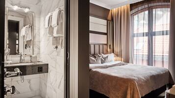 Egyptian cotton sheets, premium bedding, pillow-top beds, minibar