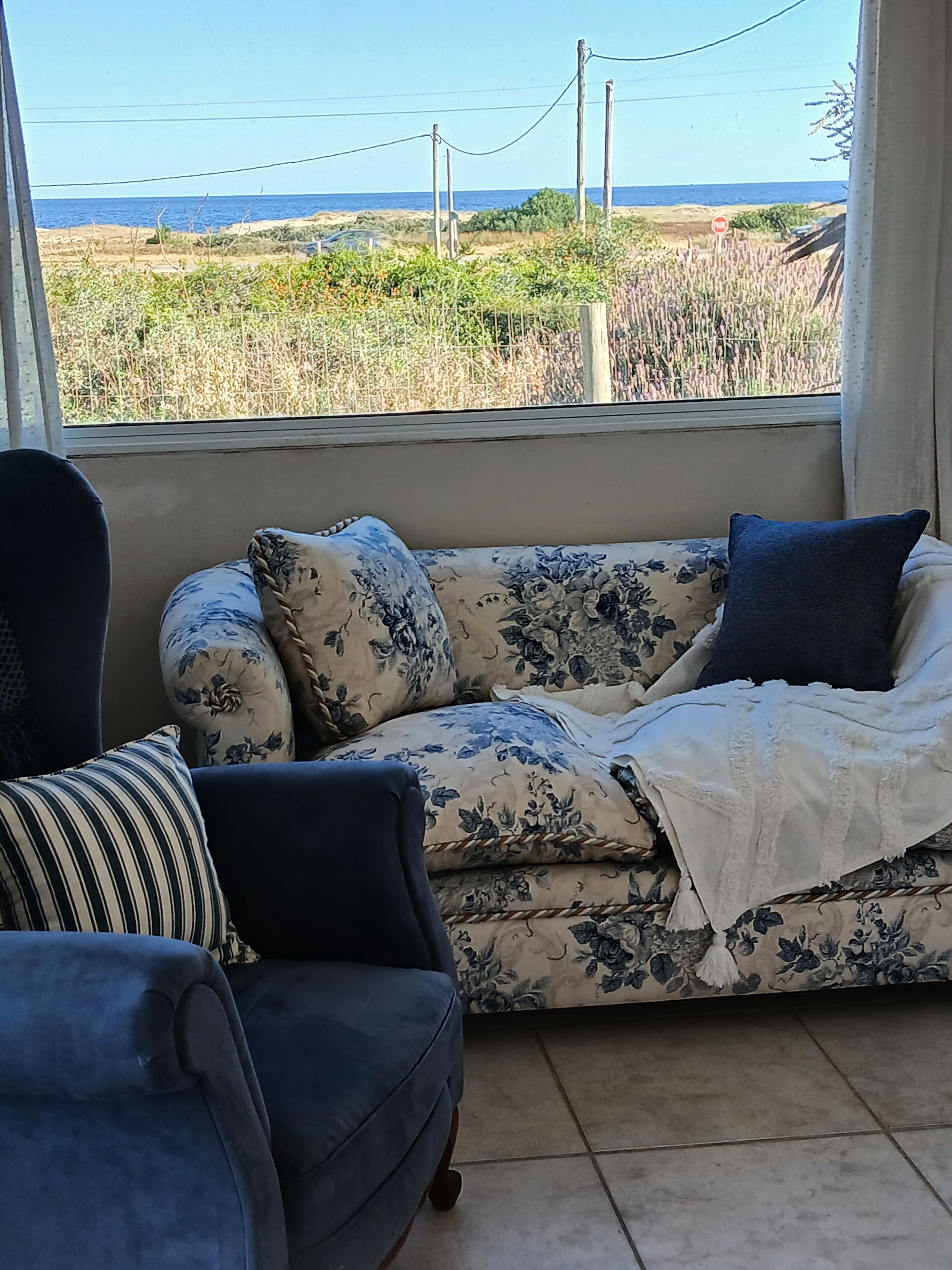 TV, livros, aparelho de som