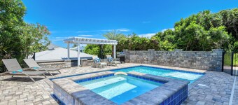 Luxury 8BR Ocean Views, Pool & Heated Spa, Walk to the Beach! 360 Views from Top