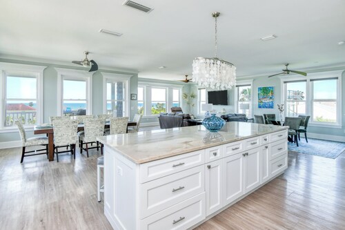 Luxury 8BR Ocean Views, Pool & Heated Spa, Walk to the Beach! 360 Views from Top