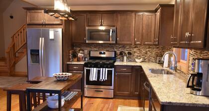 Cabina de lujo hecha a la medida en 2. 5 acres, 10 minutos en Windham y Hunter Mountains!