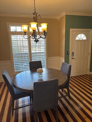 Dining - Vacation Home-5 Mins Downtown! 2 Bdrm 2.5 bath Hot Tub! Fireplace! Up to 4 Adult (Nashville)