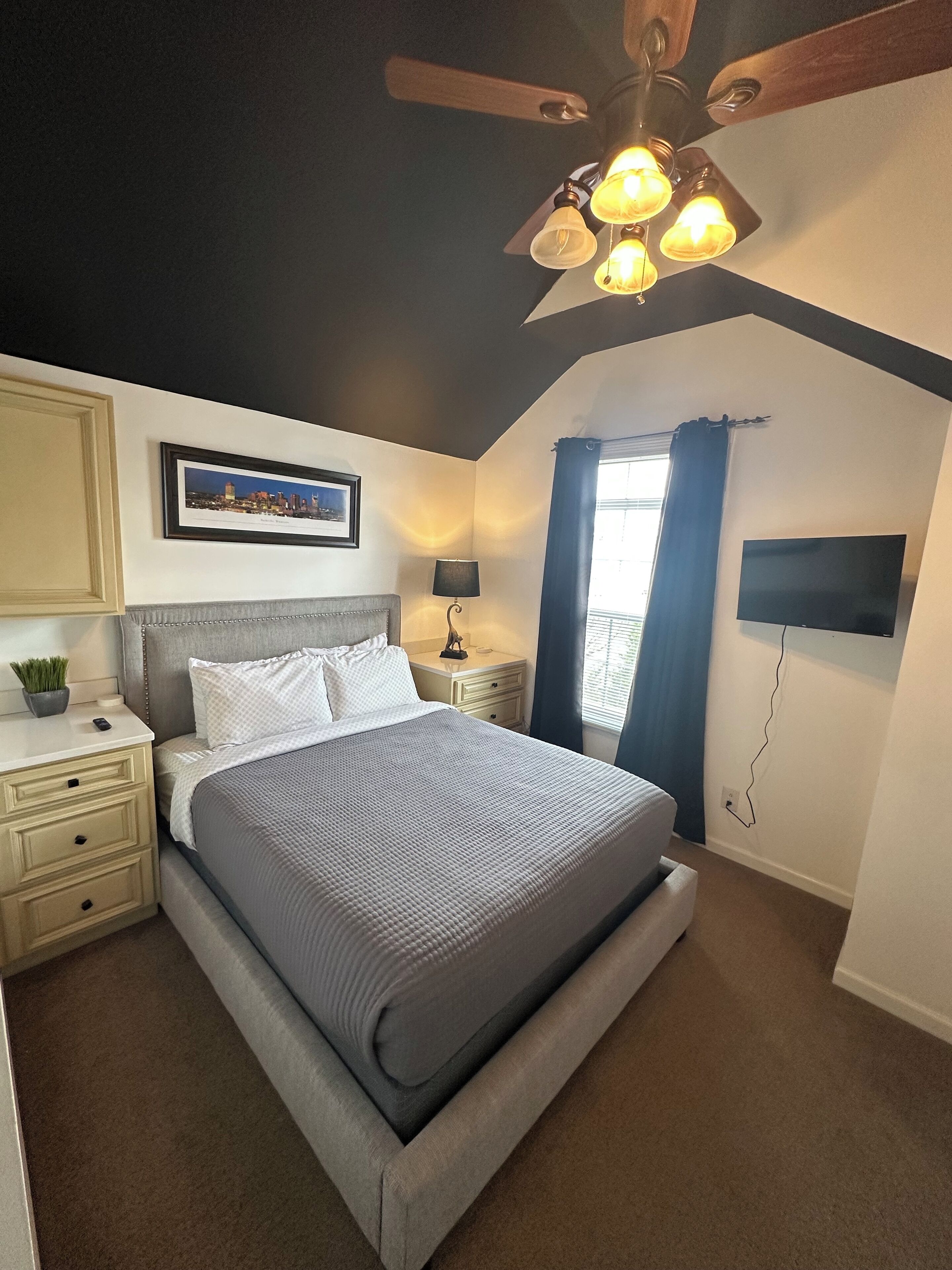 2 bedrooms, desk, iron/ironing board, free WiFi