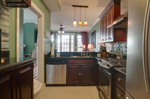 Fridge, microwave, oven, stovetop - Vacation Home-5 Mins Downtown! 2 Bdrm 2.5 bath Hot Tub! Fireplace! Up to 4 Adult (Nashville)