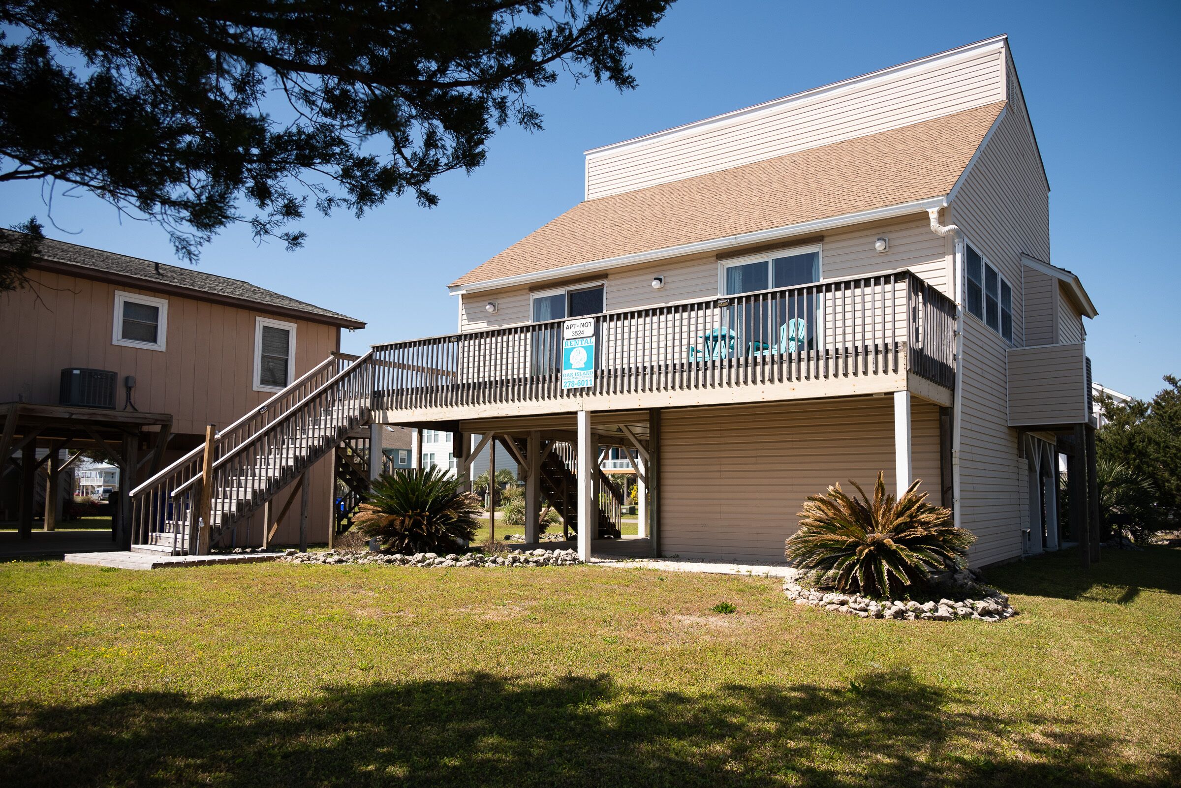 Apt Not: Comfortable, Open Home One Block from Beach with Screened Porch