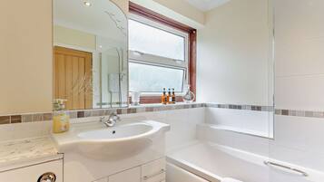 Casa de campo superluxo, banheiro privativo, vista para o porto (Cottage) | Banheiro