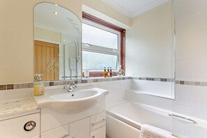 Lyxstuga - privat badrum - utsikt mot hamnen (Cottage) | Badrum