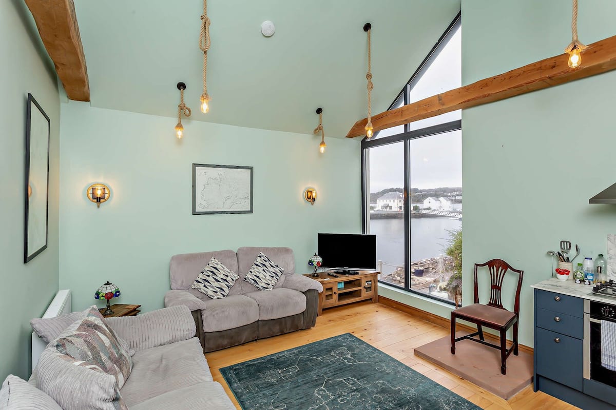 Double Room, Private Bathroom, Harbor View | Lounge