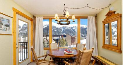 Best Value for Your Money in Ctr Vlg! Gorgeous Sky Chutes view. Free Pkg & WiFi