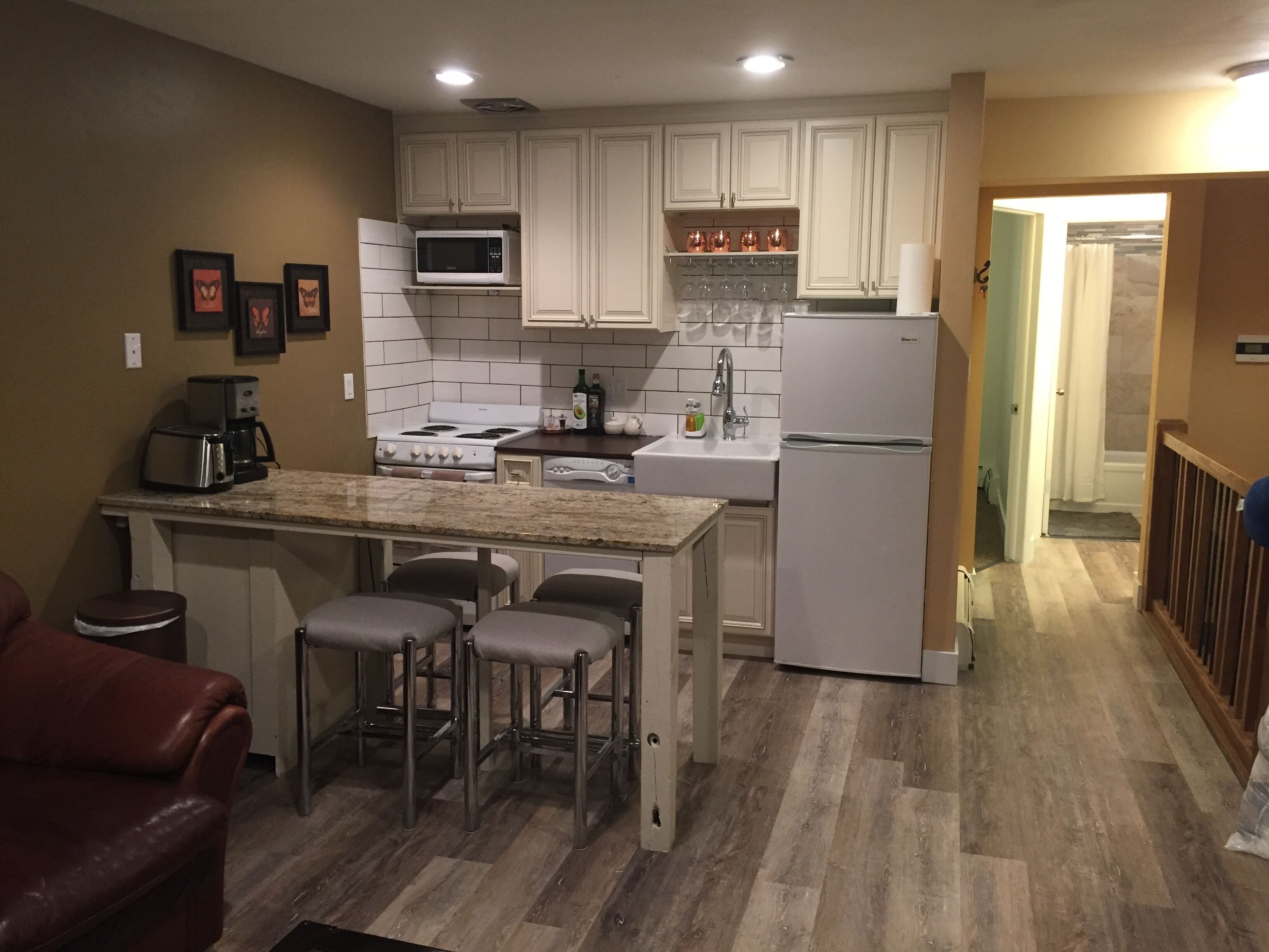 Refrigerador, microondas, horno y parrilla de estufa 