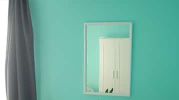 Kamar Double Klasik, 1 Tempat Tidur Queen, lemari es, pemandangan taman | Seprai premium dan tempat tidur Select Comfort