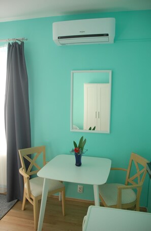 Classic-Doppelzimmer, 1 Queen-Bett, Kühlschrank, Parkblick