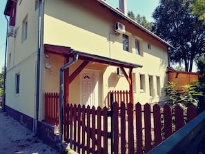 Property entrance - Joy guesthouse (Siófok)