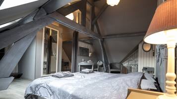 Double Room (La Shabby Chic) | Individually decorated, individually furnished, desk, blackout drapes