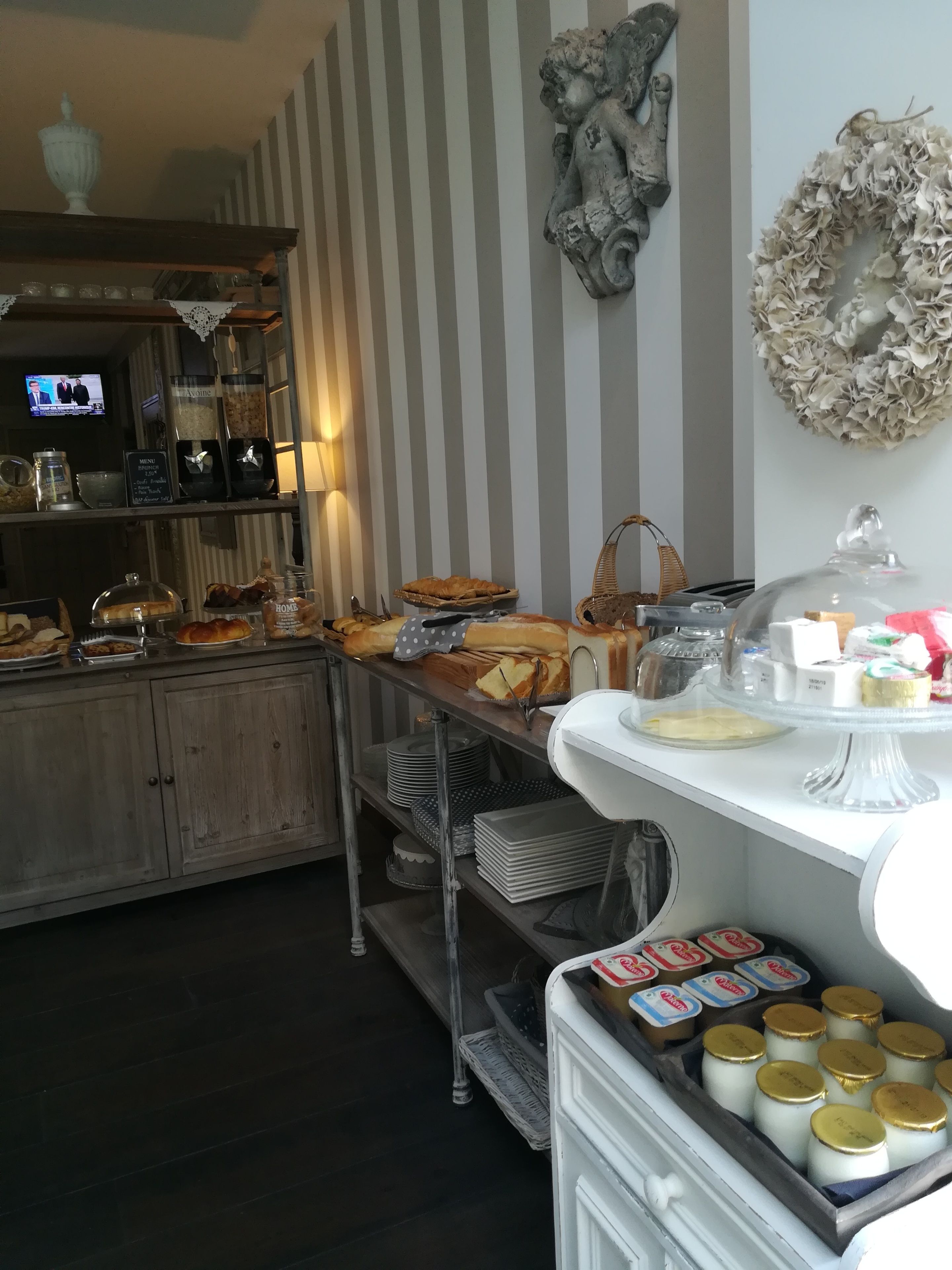 Free daily continental breakfast