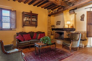 Télévision, cheminée