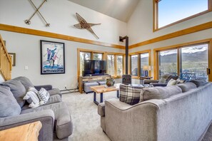 TV, fireplace, DVD player - Powder Moose Villa-Stunning Mountain Views from this Private Home with Hot Tub! (Breckenridge)