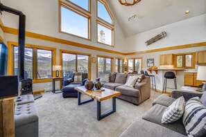 TV, fireplace, DVD player - Powder Moose Villa-Stunning Mountain Views from this Private Home with Hot Tub! (Breckenridge)