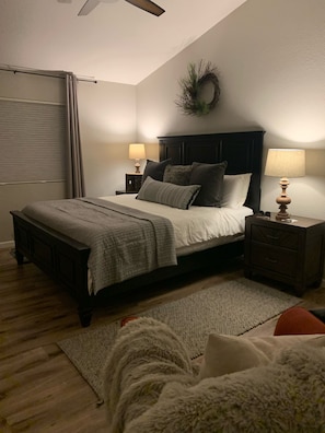 3 bedrooms, WiFi, bed sheets - Cozy ski retreat! Gorgeous, Remodeled cabin In Pinetop Lakes Country Club! (Pinetop)