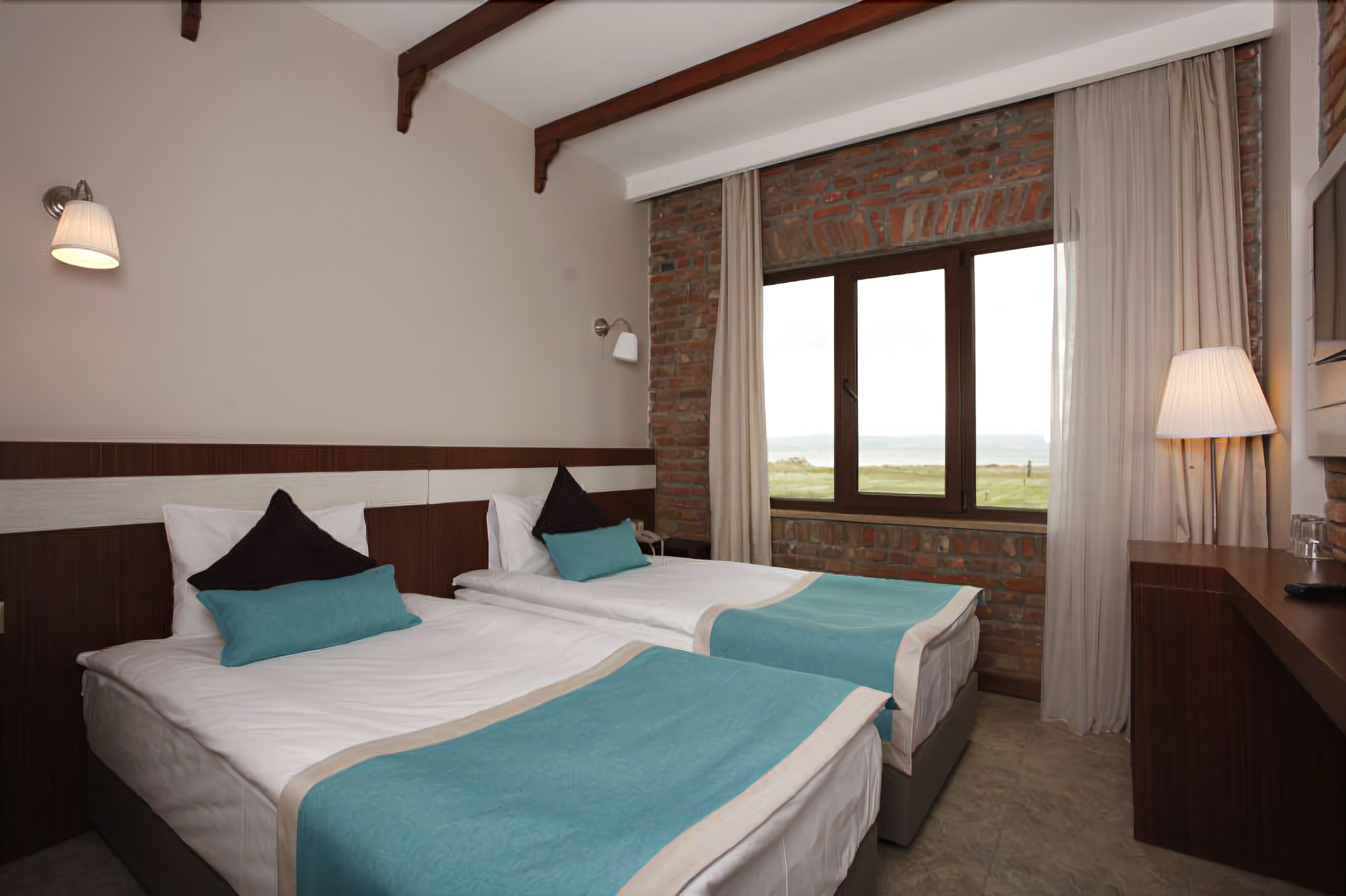 minibar, in-room safe, desk, laptop workspace