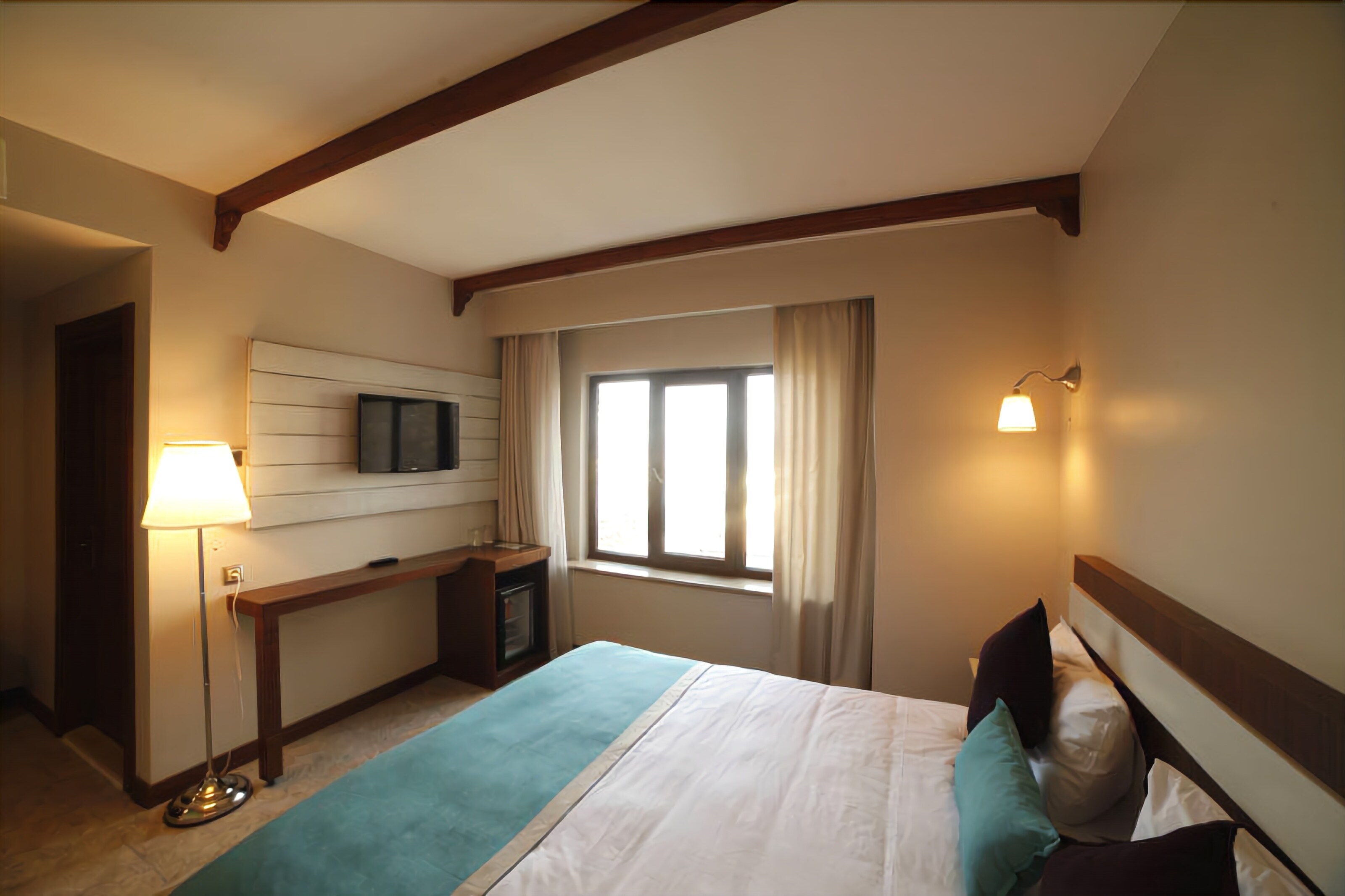 minibar, in-room safe, desk, laptop workspace