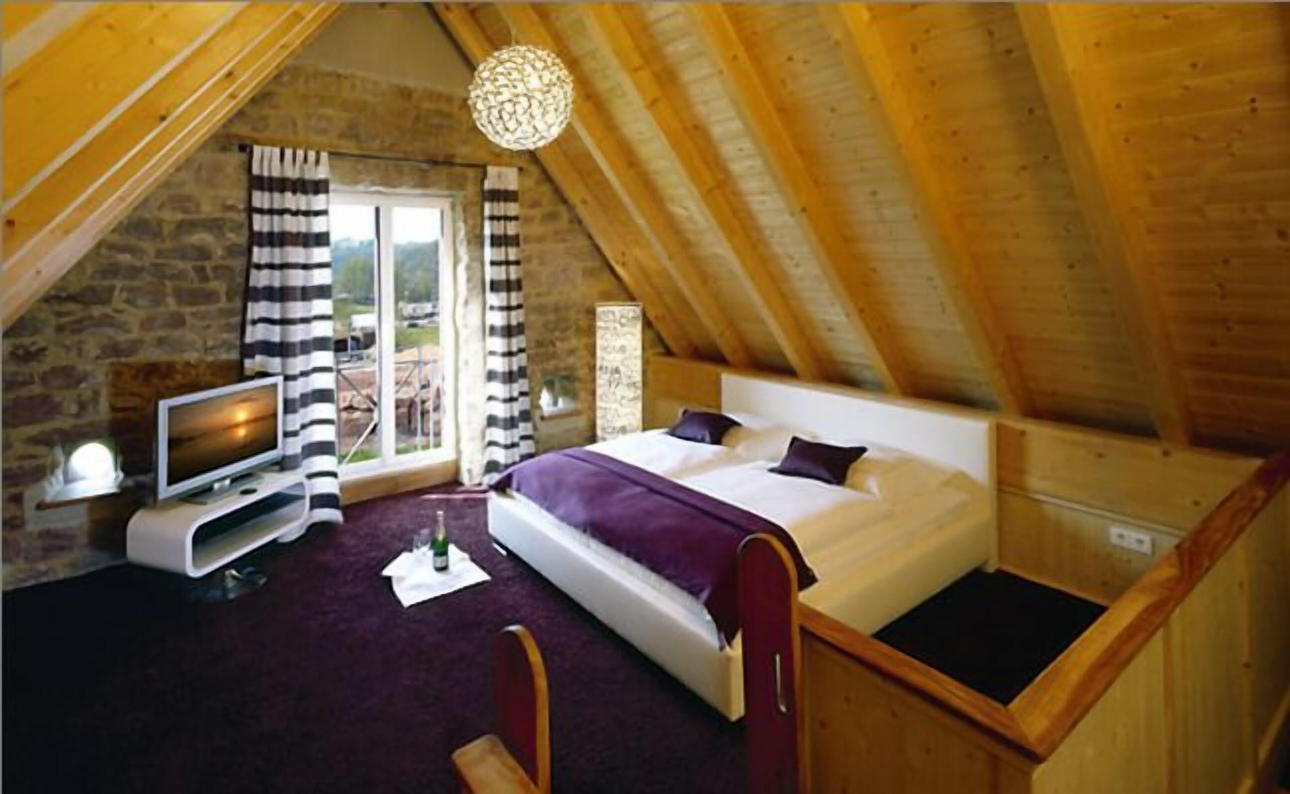 Premium bedding, in-room safe, desk, iron/ironing board