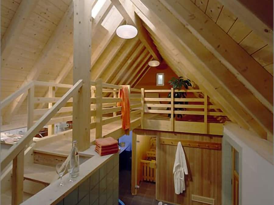 Massasje med varme steiner, thailandsk massasje og massasje