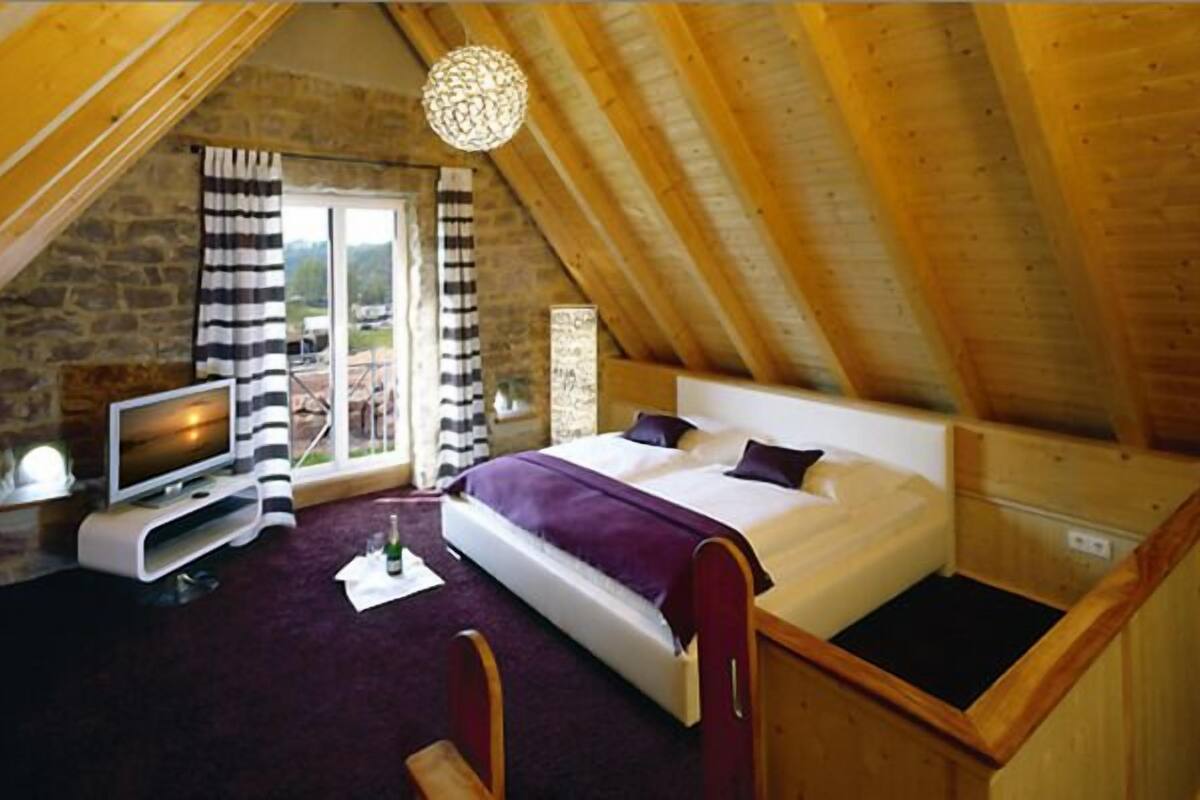 suite | premium bedding, in-room safe, desk, iron/ironing board