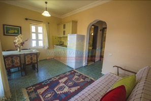 Villa de lujo, 6 habitaciones, vista al mar | Área de sala de estar | Televisión de pantalla plana 