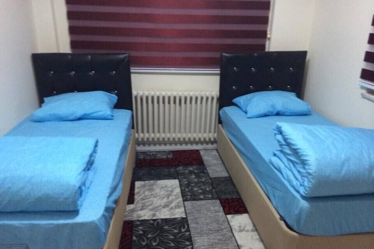 2 عدّة غرف نوم وميني بار وواي فاي مجانًا وملاءات أسرّة