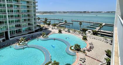 Huge Balcony with Bay & Gulf Views on the 5th Floor and a LAZY RIVER & CABANAS!!