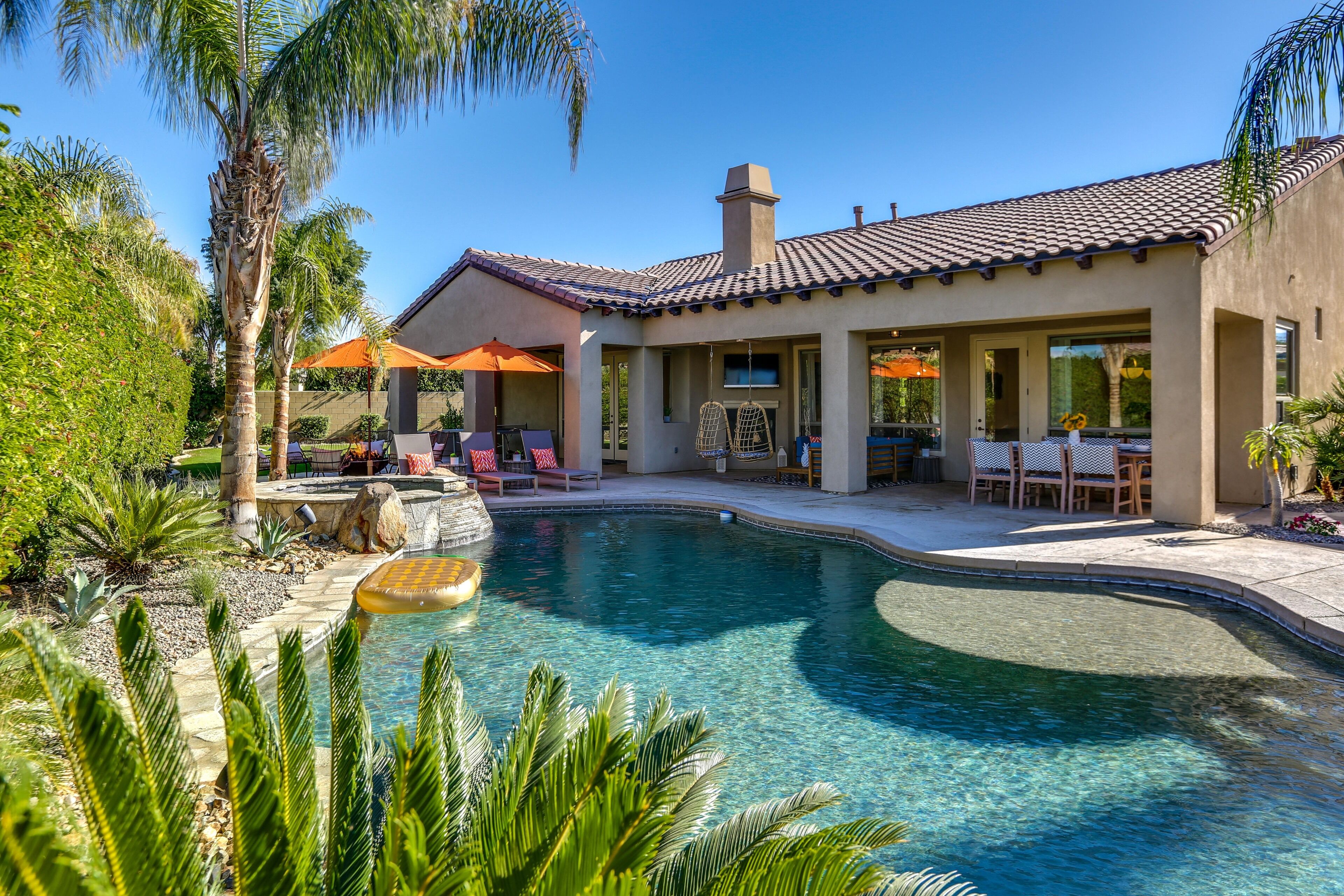 Clubhouse - Modern Villa w Custom Pool, Fire Pit and luxury amenities for all ages