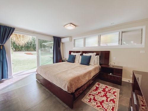 緑豊かな庭、プール、Wifi、BBQがあるハイエンドの近所のハワイアンラグジュアリーヴィラ 