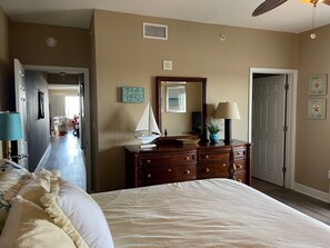 2 bedrooms, in-room safe, iron/ironing board, free WiFi