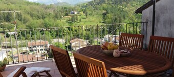 wonderful apartment Vista Alpi Apuane, near "Cinque Terre" and beach of Versilia